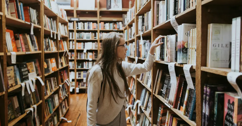 Молоді в Україні видаватимуть сертифікати на купівлю книжок — Зеленський підписав закон