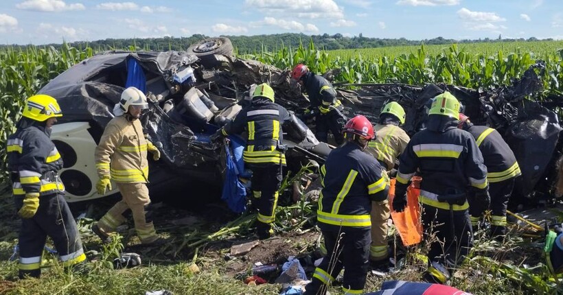 Загинули 14 осіб: з’явилося відео з місця масштабної ДТП на Рівненщині