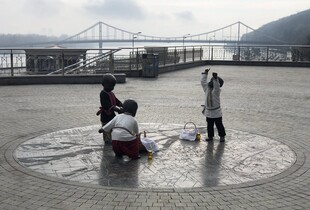 У Києві переодягли малюків-засновників до Великодня (фото)