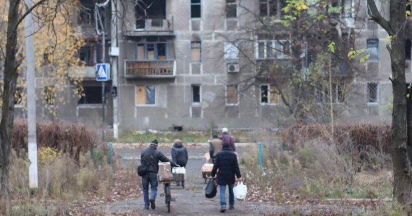 Ворог вираховує людей в Авдіївці по диму від буржуйок, потім туди скидає КАБи, - Барабаш