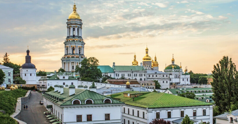 Поки не повернеться останній полонений: у Києво-Печерській лаврі щодня вранці битимуть у дзвони