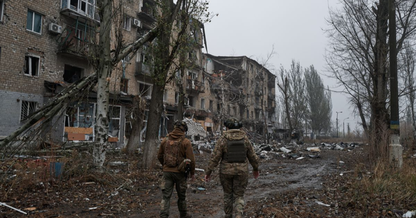 На деяких позиціях в Авдіївці оборону тримають шість українців, а штурмують - 100 росіян