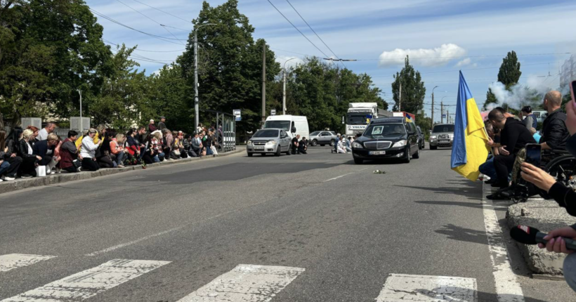 У Вінниці живим коридором зустріли полеглого воїна Назарія Гринцевича (